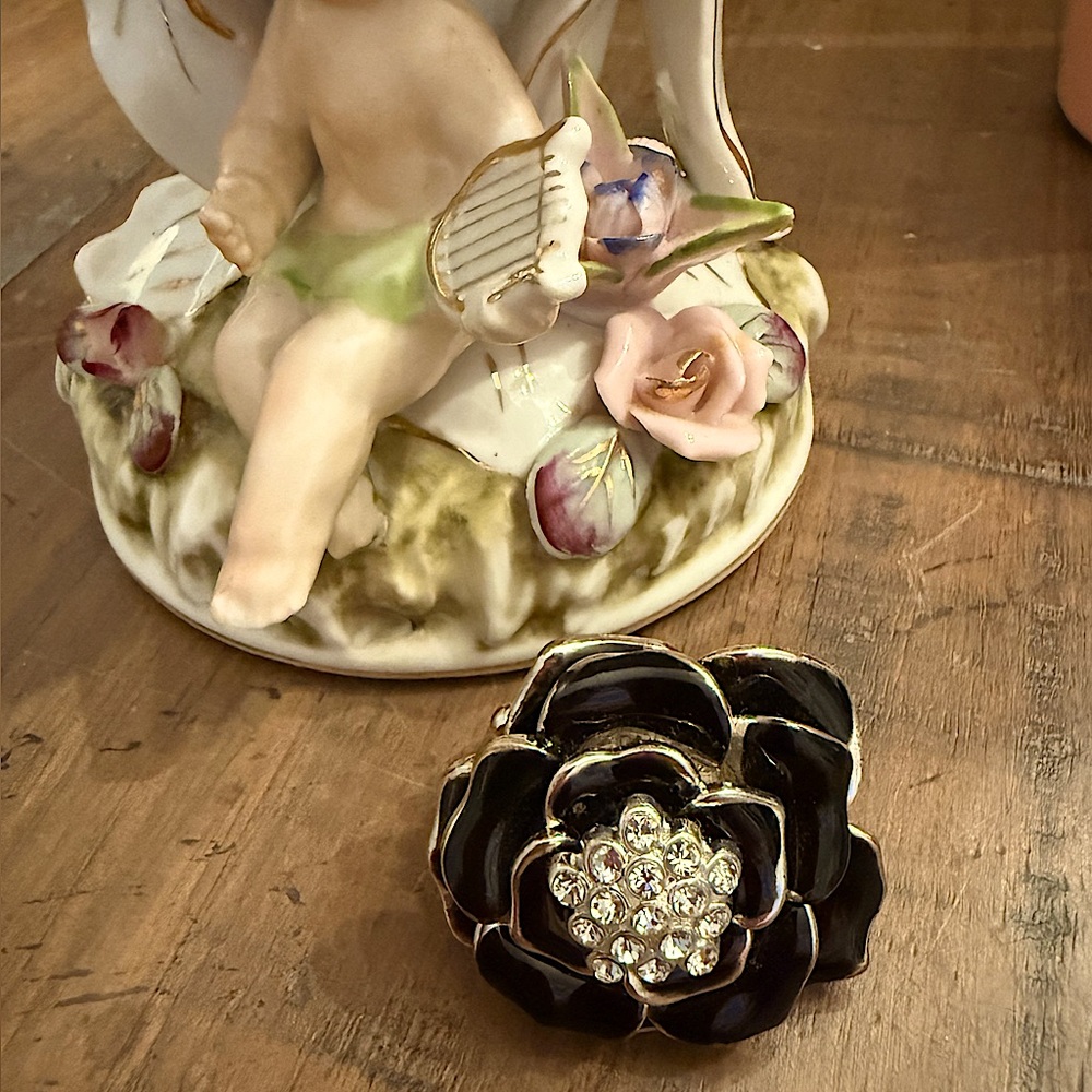 Bold Black Flower Statement Stretch Ring Rhinesto… - image 1